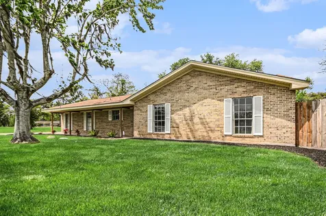 56 W Candlewood Street Lake Jackson TX 77566