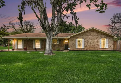 56 W Candlewood Street Lake Jackson TX 77566