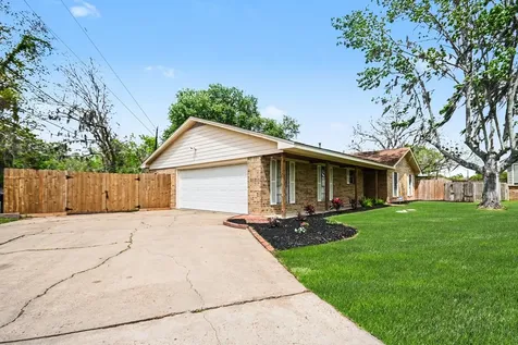 56 W Candlewood Street Lake Jackson TX 77566
