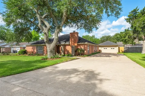 1604 S Hill Street Alvin TX 77511