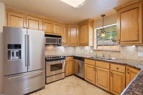 1604 S Hill Street Alvin TX 77511