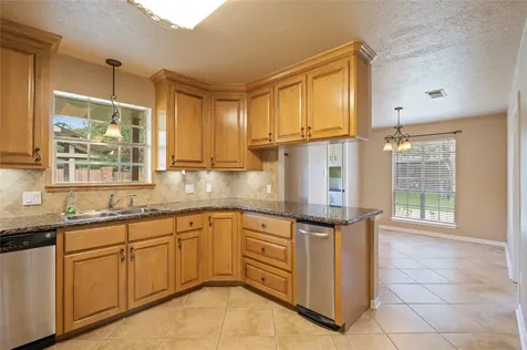 1604 S Hill Street Alvin TX 77511