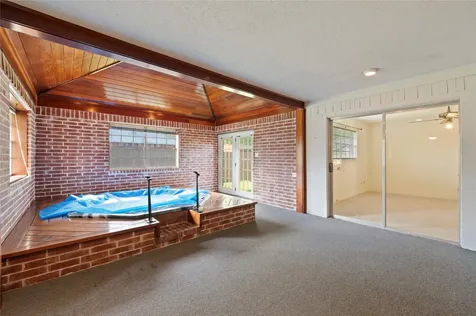 1604 S Hill Street Alvin TX 77511
