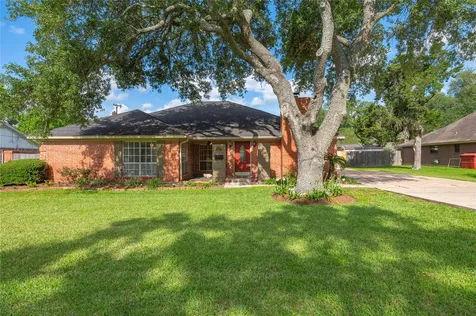 1604 S Hill Street Alvin TX 77511