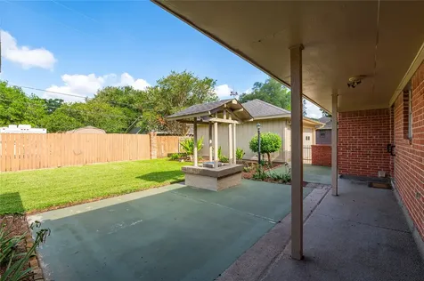 1604 S Hill Street Alvin TX 77511