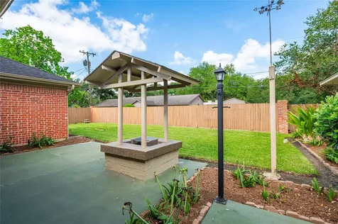 1604 S Hill Street Alvin TX 77511