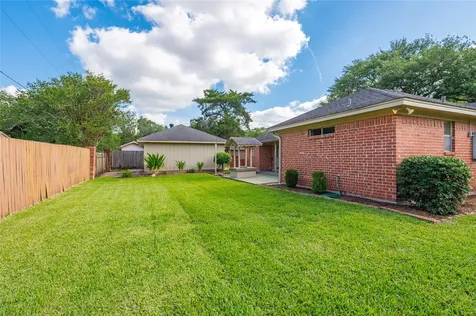 1604 S Hill Street Alvin TX 77511