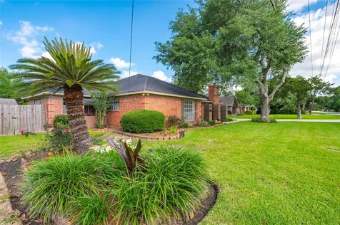 1604 S Hill Street Alvin TX 77511