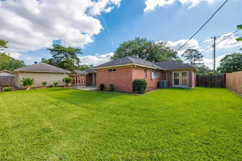 1604 S Hill Street Alvin TX 77511