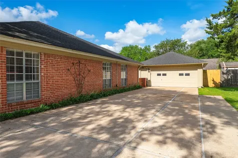 1604 S Hill Street Alvin TX 77511