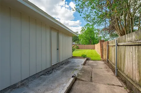 1604 S Hill Street Alvin TX 77511
