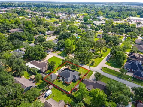 1604 S Hill Street Alvin TX 77511
