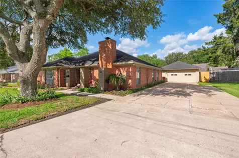 1604 S Hill Street Alvin TX 77511