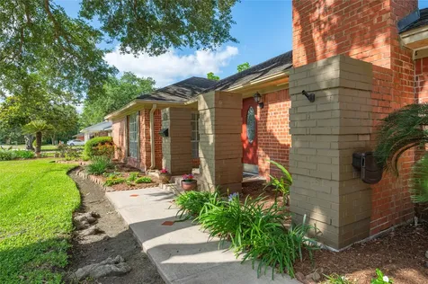 1604 S Hill Street Alvin TX 77511