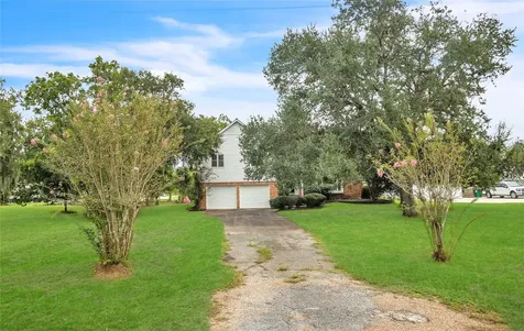 108 Woodland Road Lake Jackson TX 77566
