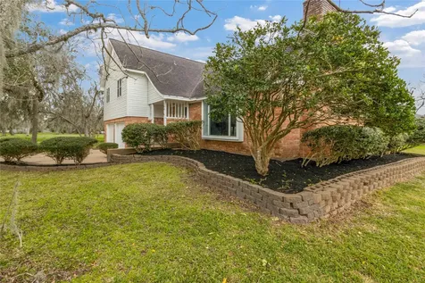 108 Woodland Road Lake Jackson TX 77566
