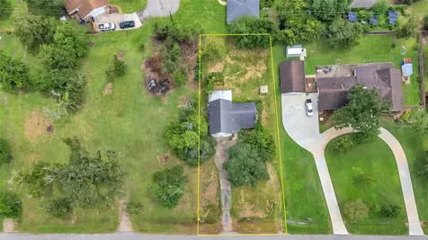 108 Woodland Road Lake Jackson TX 77566