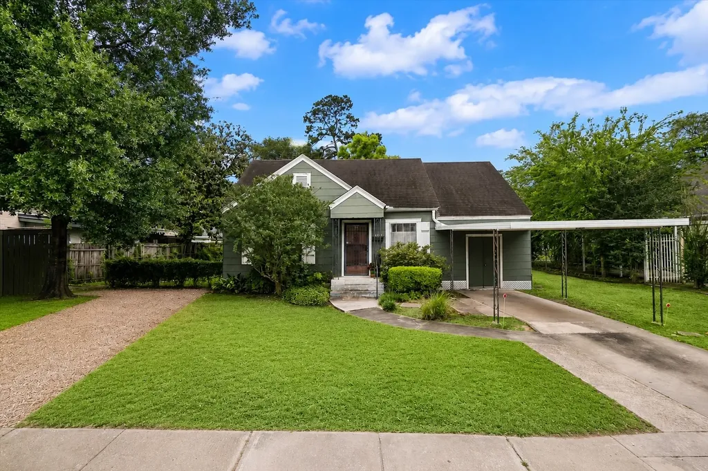 705 W 34th Street Houston TX 77018