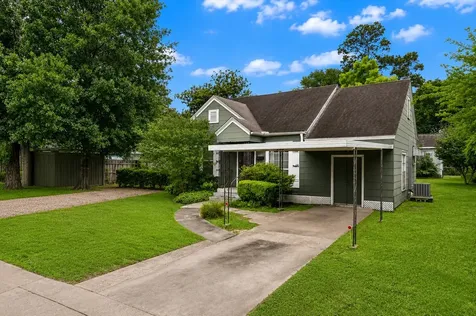 705 W 34th Street Houston TX 77018