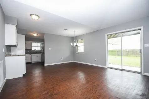 208 Willow Street Sealy TX 77474