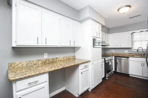 208 Willow Street Sealy TX 77474