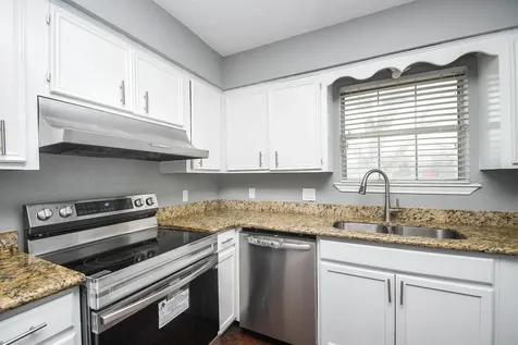 208 Willow Street Sealy TX 77474