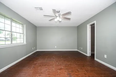 208 Willow Street Sealy TX 77474