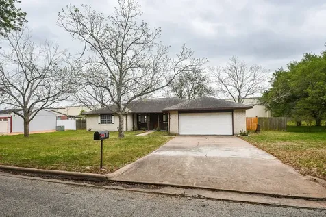208 Willow Street Sealy TX 77474