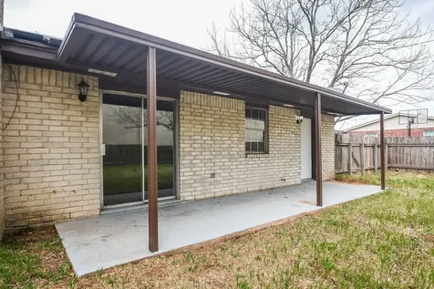 208 Willow Street Sealy TX 77474