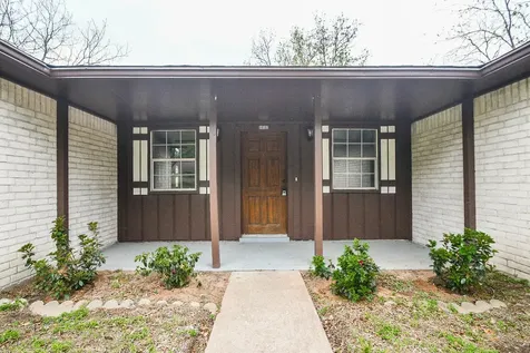 208 Willow Street Sealy TX 77474