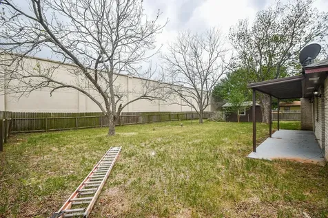 208 Willow Street Sealy TX 77474