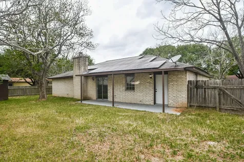 208 Willow Street Sealy TX 77474
