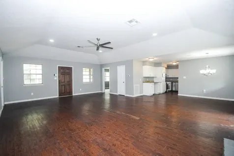 208 Willow Street Sealy TX 77474
