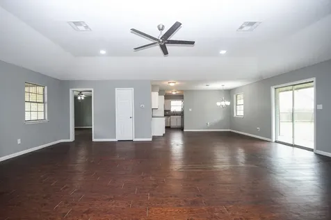 208 Willow Street Sealy TX 77474