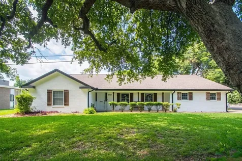 220 Oyster Creek Drive Lake Jackson TX 77566