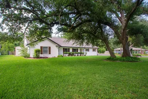 220 Oyster Creek Drive Lake Jackson TX 77566
