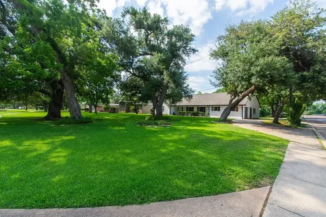 220 Oyster Creek Drive Lake Jackson TX 77566
