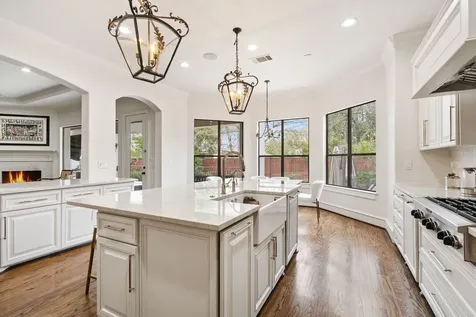 4916 Valerie Street Bellaire TX 77401