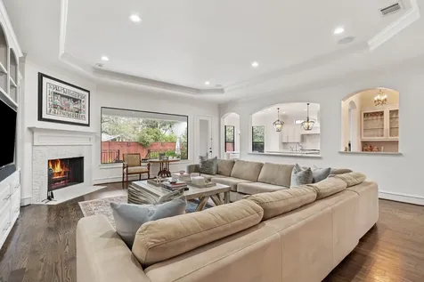 4916 Valerie Street Bellaire TX 77401