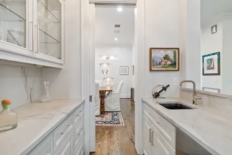 4916 Valerie Street Bellaire TX 77401