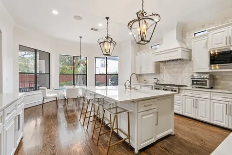 4916 Valerie Street Bellaire TX 77401