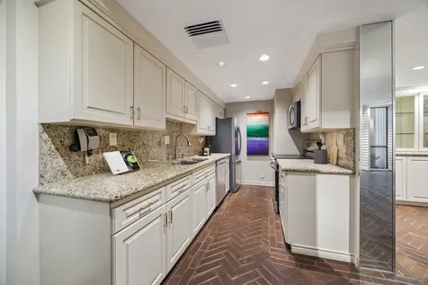 5001 Woodway 103 Houston TX 77056