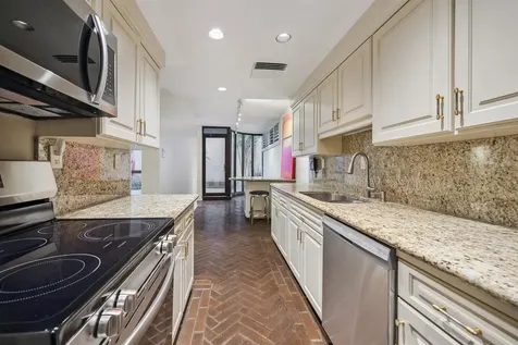 5001 Woodway 103 Houston TX 77056