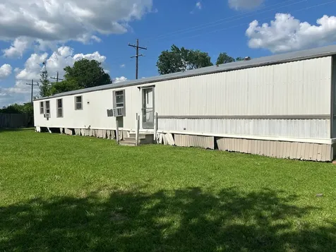 130 Buckingham Lane Navasota TX 77868