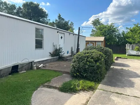 130 Buckingham Lane Navasota TX 77868