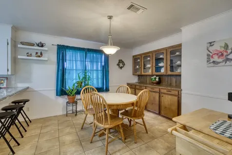 309 Heath Avenue Madisonville TX 77864
