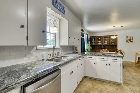 309 Heath Avenue Madisonville TX 77864