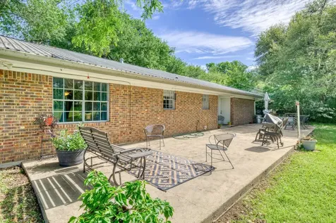 309 Heath Avenue Madisonville TX 77864