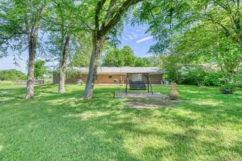 309 Heath Avenue Madisonville TX 77864