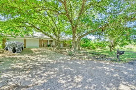 309 Heath Avenue Madisonville TX 77864